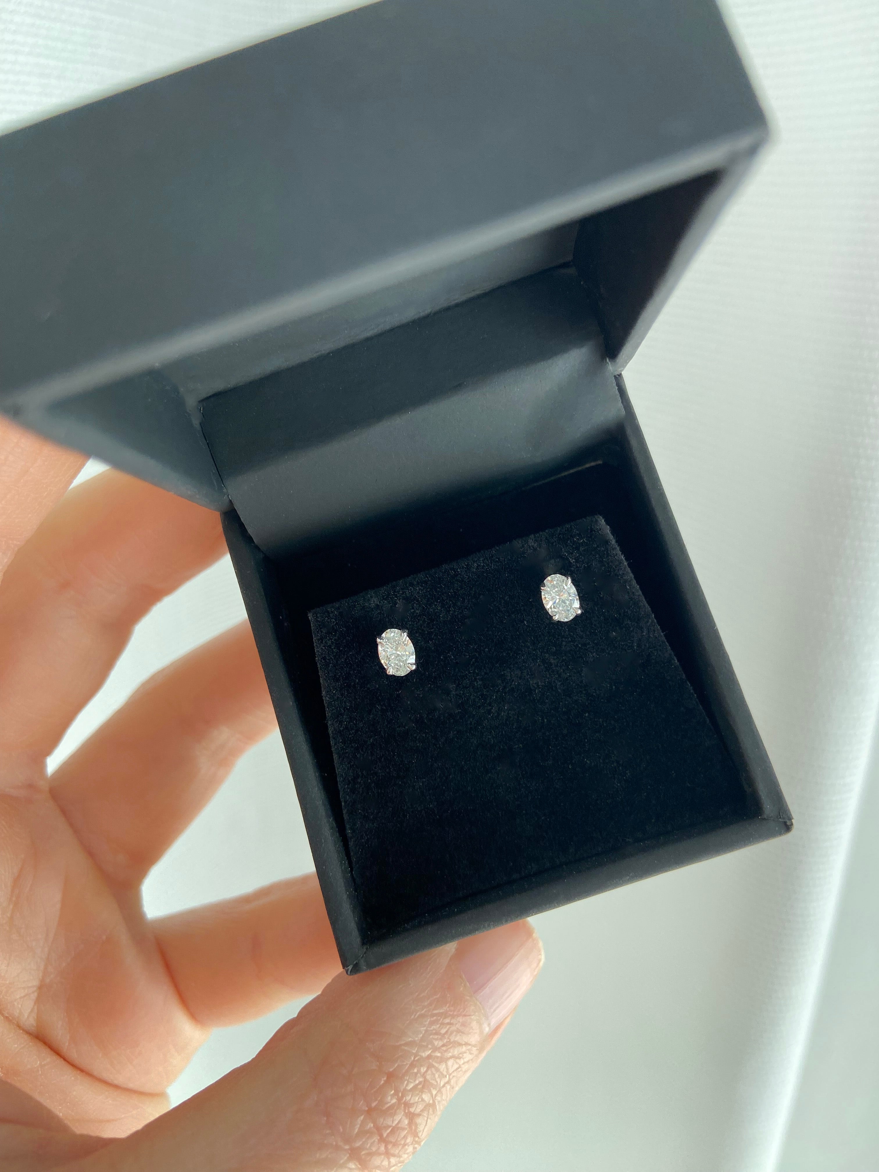 The Dainty Oval Earrings